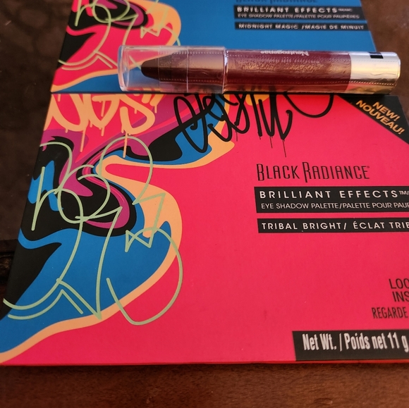 Makeup - Picture 3 of 5